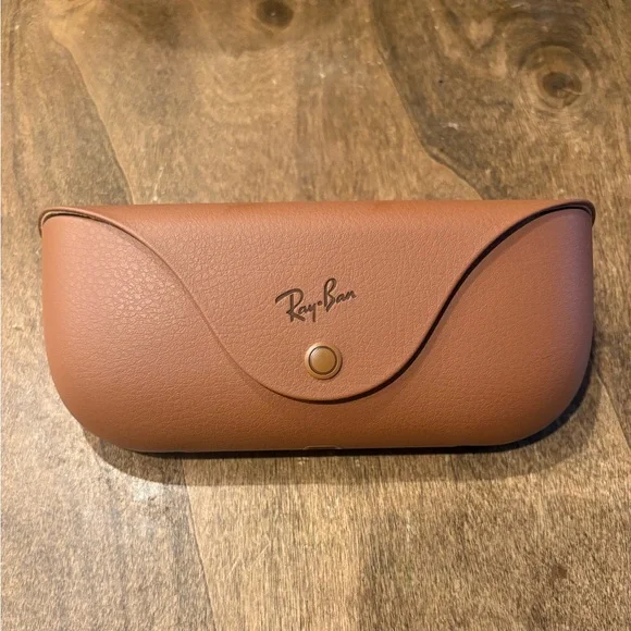 Ray-Ban Meta Brown Charging Case - Picture 1 of 9